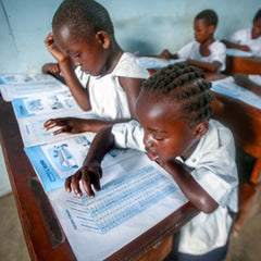 Kongolesiske jenter på skolebenken. Foto.